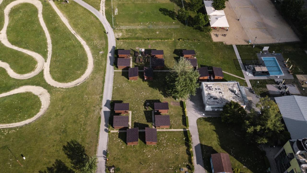 ברטיסלאבה Hotel And Park Divoka Voda מראה חיצוני תמונה