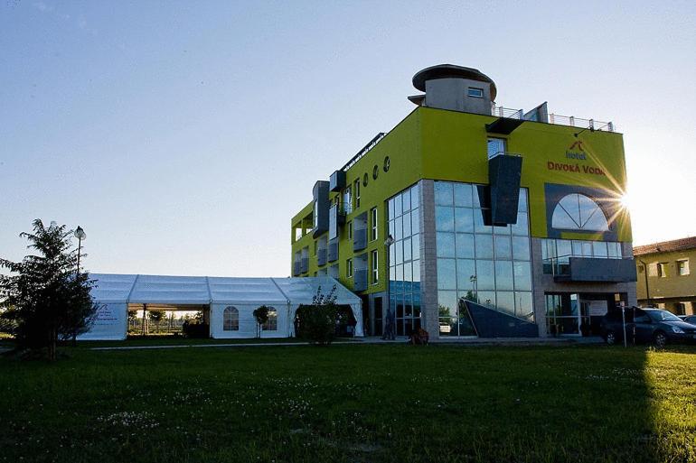 ברטיסלאבה Hotel And Park Divoka Voda מראה חיצוני תמונה